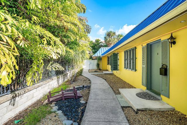 111 SE 7th Avenue A,B,C,D, Delray Beach, FL 33483