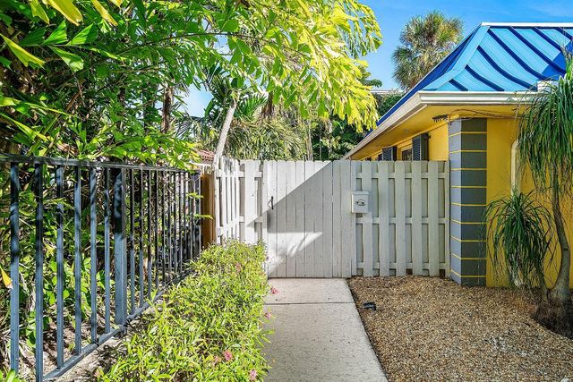 111 SE 7th Avenue A,B,C,D, Delray Beach, FL 33483