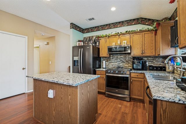 1717 Berkeley Drive, Glenn Heights, TX 75154
