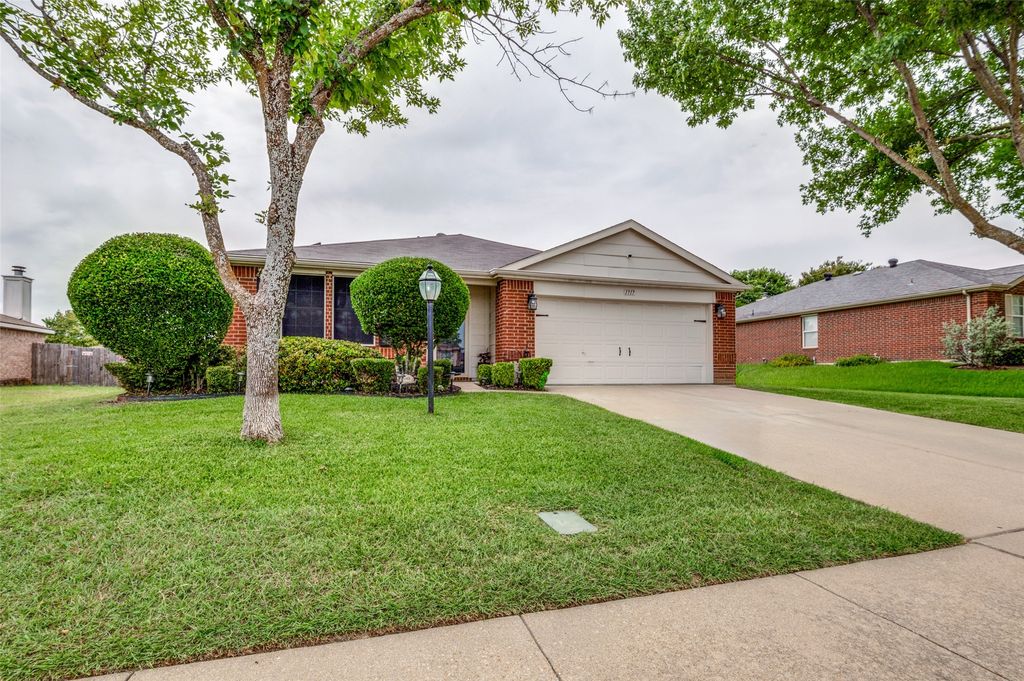 1717 Berkeley Drive, Glenn Heights, TX 75154