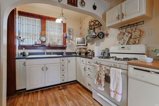 415 Lincoln Way, South Bend, IN 46601