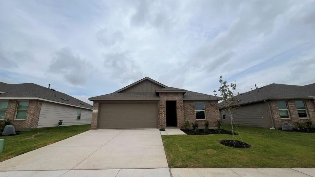 529 BABBLING BROOK Drive, Denton, TX 76259