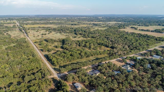 9 E 1120 Road, Checotah, OK 74426