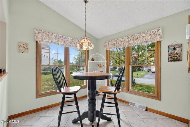 51 Cooks Court, Halfmoon, NY 12188