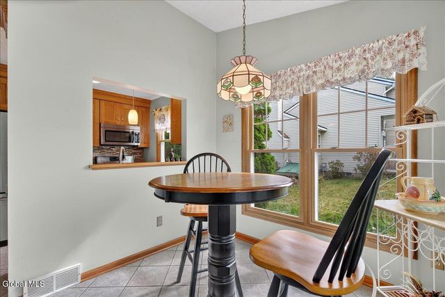 51 Cooks Court, Halfmoon, NY 12188