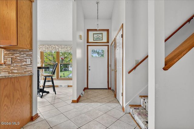 51 Cooks Court, Halfmoon, NY 12188