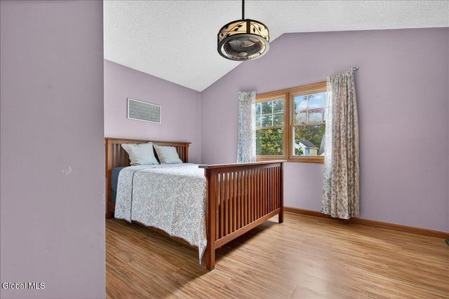 51 Cooks Court, Halfmoon, NY 12188