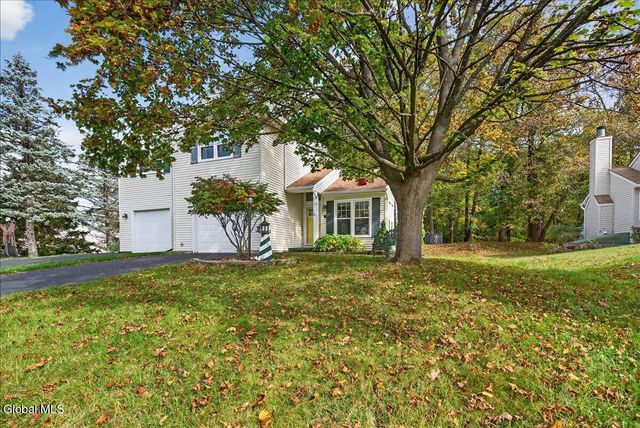 51 Cooks Court, Halfmoon, NY 12188