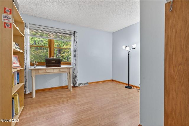 51 Cooks Court, Halfmoon, NY 12188