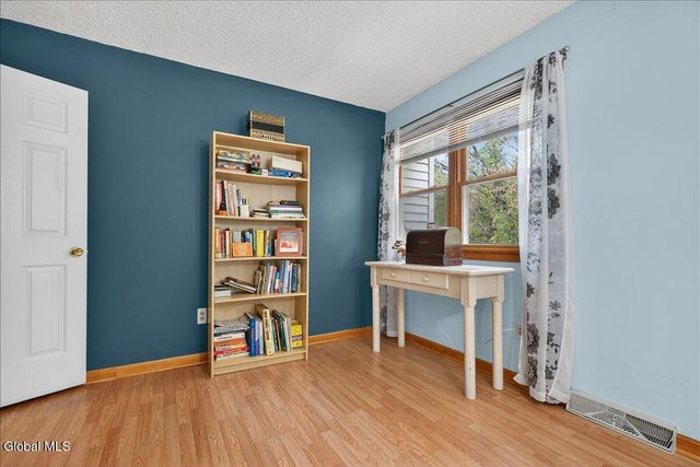 51 Cooks Court, Halfmoon, NY 12188