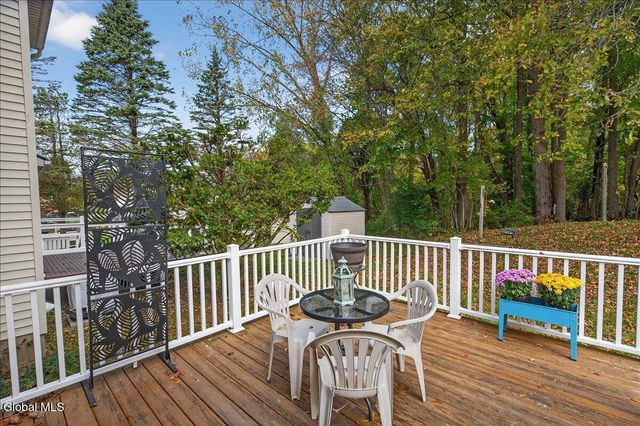 51 Cooks Court, Halfmoon, NY 12188