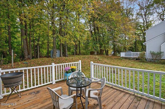 51 Cooks Court, Halfmoon, NY 12188