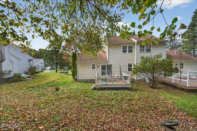 51 Cooks Court, Halfmoon, NY 12188