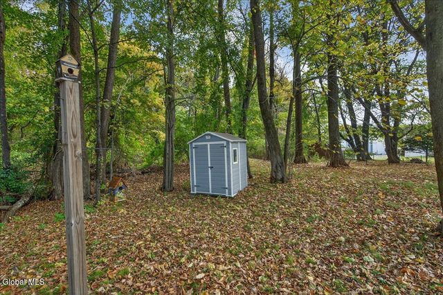 51 Cooks Court, Halfmoon, NY 12188