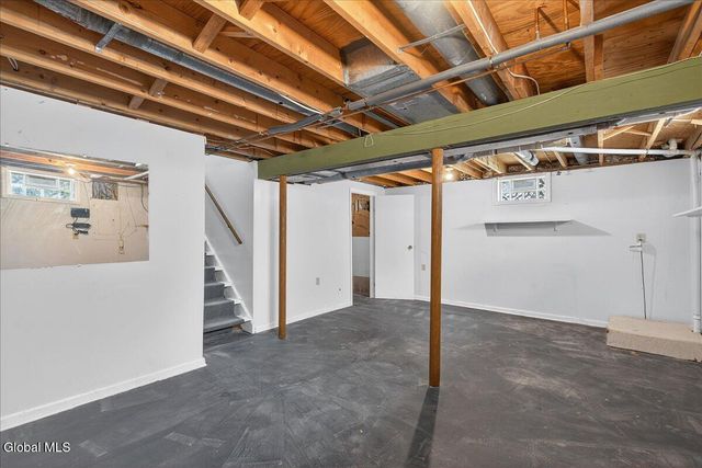 51 Cooks Court, Halfmoon, NY 12188