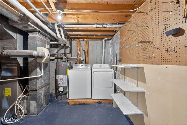 51 Cooks Court, Halfmoon, NY 12188