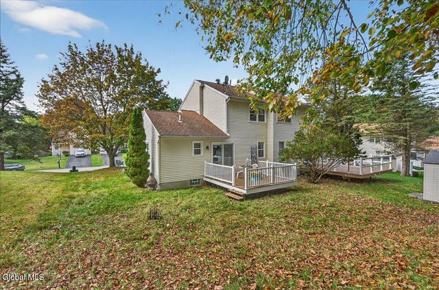 51 Cooks Court, Halfmoon, NY 12188