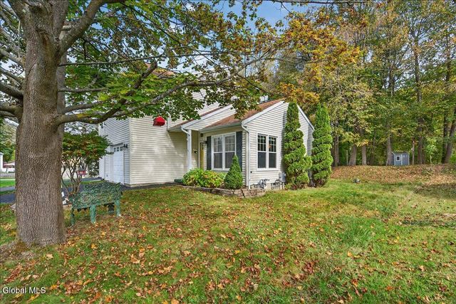 51 Cooks Court, Halfmoon, NY 12188