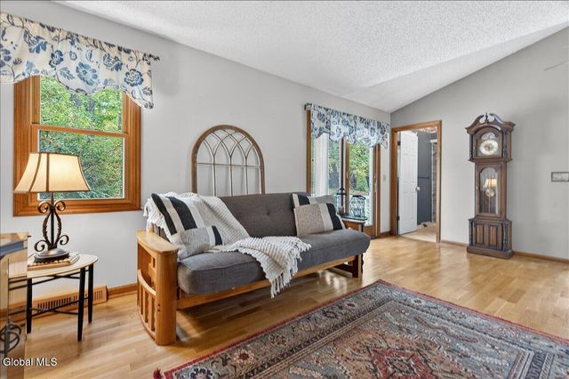 51 Cooks Court, Halfmoon, NY 12188