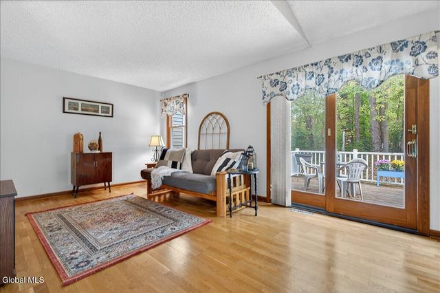 51 Cooks Court, Halfmoon, NY 12188