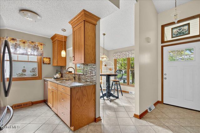 51 Cooks Court, Halfmoon, NY 12188