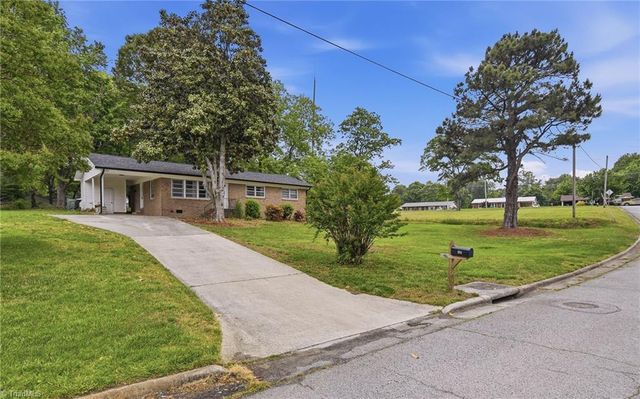 104 Jacklyn Court, High Point, NC 27265