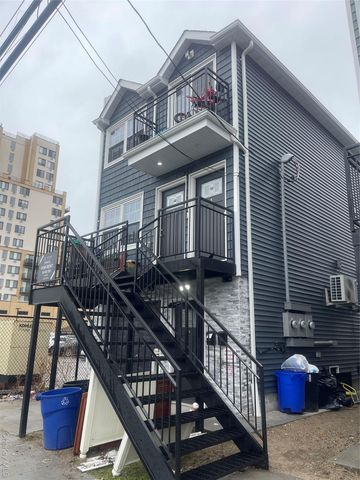 157 Beach 25th 2nd Floor, Far Rockaway, NY 11691