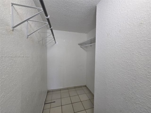 8011 W 6th Ave I, Hialeah, FL 33014