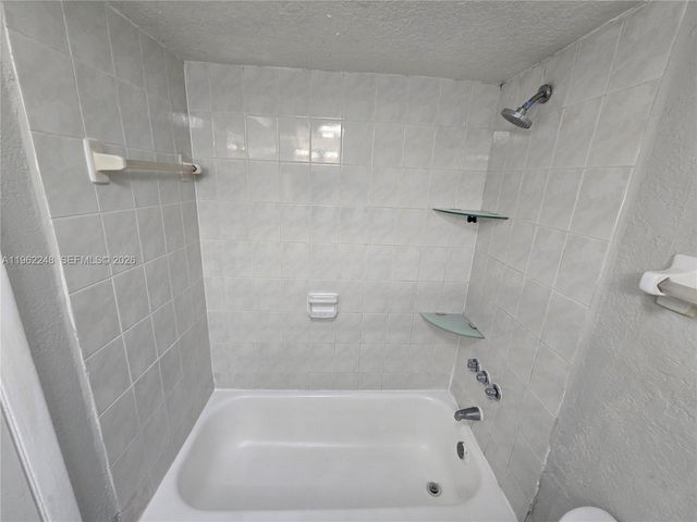 8011 W 6th Ave I, Hialeah, FL 33014