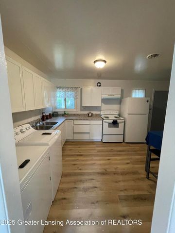 2816 Greenbelt Drive, Lansing, MI 48911