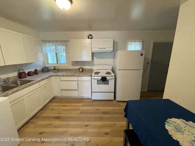 2816 Greenbelt Drive, Lansing, MI 48911