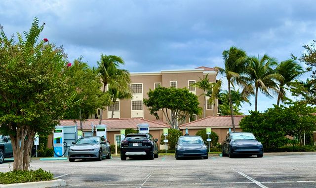 4907 Midtown Lane 1411, Palm Beach Gardens, FL 33418
