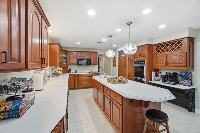 8 Paul Hesser Drive, Lakeside Park, KY 41017