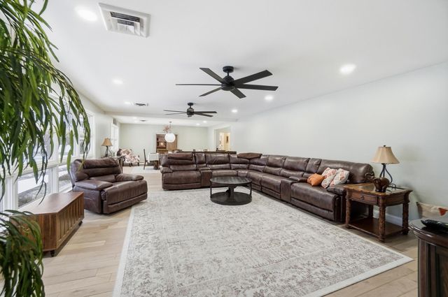 8 Paul Hesser Drive, Lakeside Park, KY 41017