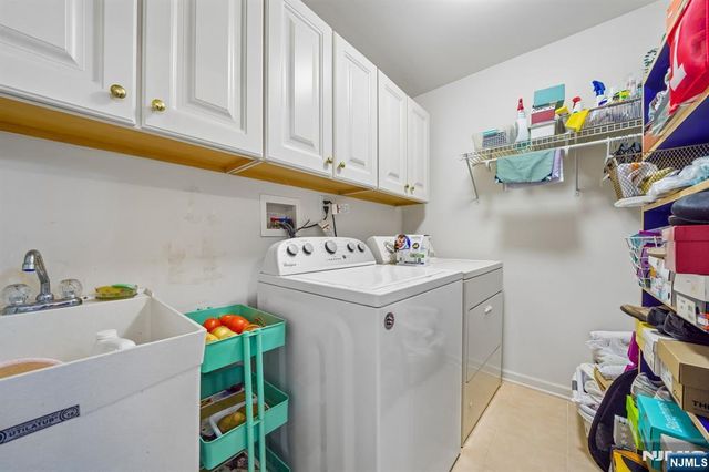 11 Hopkins Court, Par-troy Hills Twp., NJ 07054