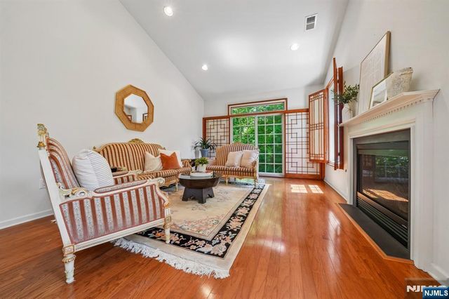 11 Hopkins Court, Par-troy Hills Twp., NJ 07054