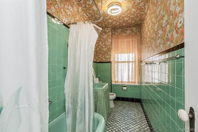 429 E 238th Street, Bronx, NY 10470
