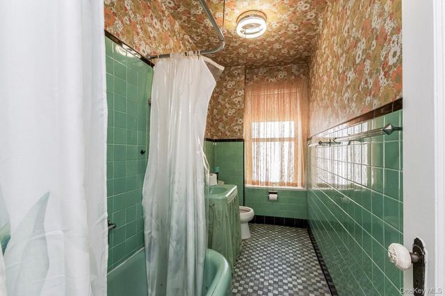 429 E 238th Street, Bronx, NY 10470