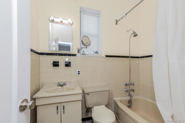 429 E 238th Street, Bronx, NY 10470