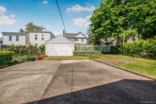 429 E 238th Street, Bronx, NY 10470