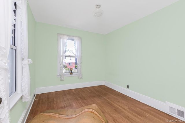 429 E 238th Street, Bronx, NY 10470