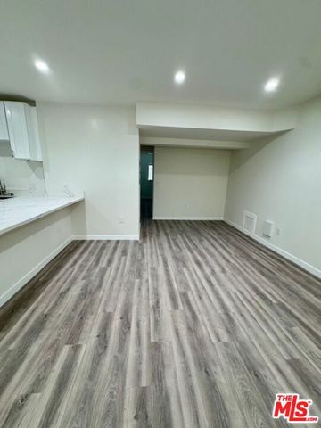 2424 Ocean Park Boulevard 8, Santa Monica, CA 90405
