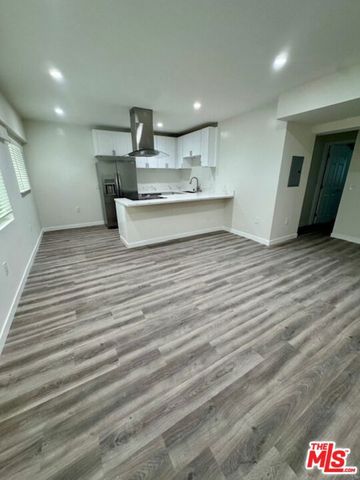 2424 Ocean Park Boulevard 8, Santa Monica, CA 90405