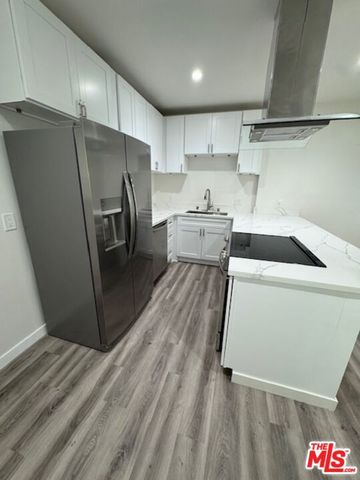 2424 Ocean Park Boulevard 8, Santa Monica, CA 90405
