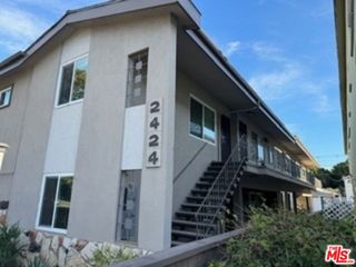 2424 Ocean Park Boulevard 8, Santa Monica, CA 90405