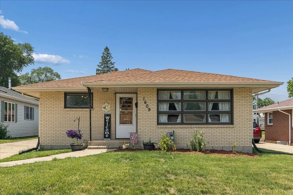 1609 Oakland Avenue, Crest Hill, IL 60403