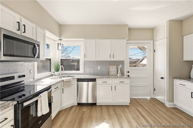 604 Lincoln Boulevard, Sellersburg, IN 47172