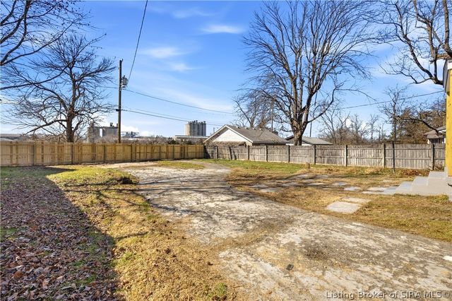 604 Lincoln Boulevard, Sellersburg, IN 47172