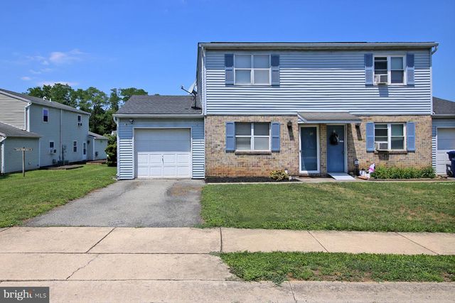35 WALNUT MILL LN, Cleona, PA 17042