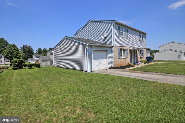 35 WALNUT MILL LN, Cleona, PA 17042